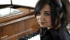 «Музыка исцеляет и слушателя, и исполнителя»: интервью с GéNIA — пианисткой и композитором Евгенией Чудинович