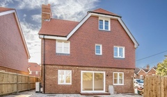 Дом с пятью спальнями в Burwash Common