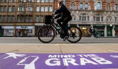 Mind the Grab: в Лондоне стартовала кампания против краж смартфонов на тротуарах
