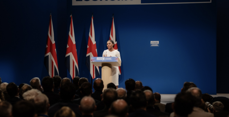 Лидер Консервативной партии Кеми Баденок на конференции в Манчестере. Фото: x.com/Conservatives