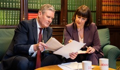 Разворот на 180: Стармер и Ривз отказались от повышения ставок подоходного налога