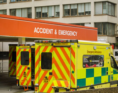 Пациенты с легкими недомоганиями осаждают отделения экстренной помощи