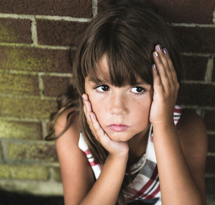 Школьные обеды, соцвыплаты и жилье: как британское правительство планирует победить детскую бедность?