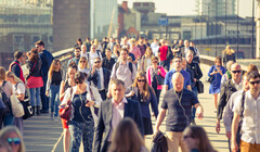 Демографический перелом: аналитики объяснили, почему Британии нужны мигранты