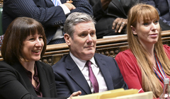 Крутится, вертится, хочет упасть: Кир Стармер сбивает всех с толку