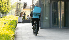 Невидимый фастфуд: кто на самом деле готовит заказы в сервисах доставки?