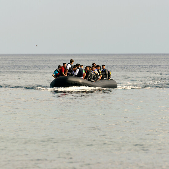 Миллиарды фунтов на депортации: лейбористы принимают меры для высылки нелегалов 