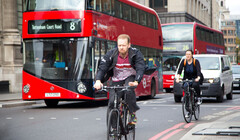 Быстрые и опасные: в Лондоне растет число тяжелых аварий с электровелосипедами