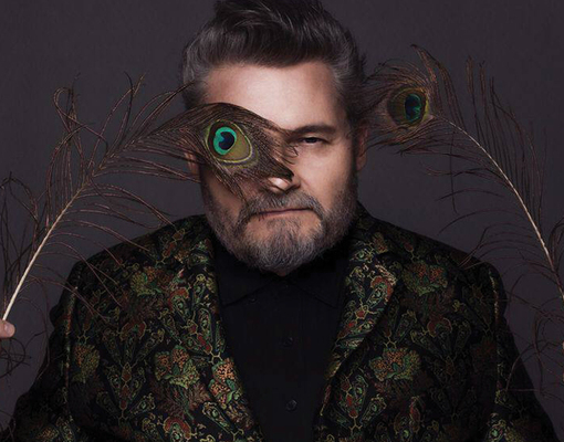 «Англичанки исторически не самые гламурные женщины»: интервью с историком моды Александром Васильевым