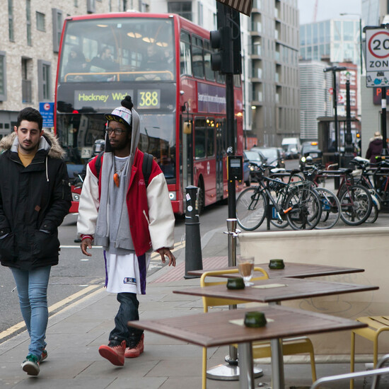 Миграция или колонизация: как британский миллиардер подогрел споры о вкладе приезжих в экономику