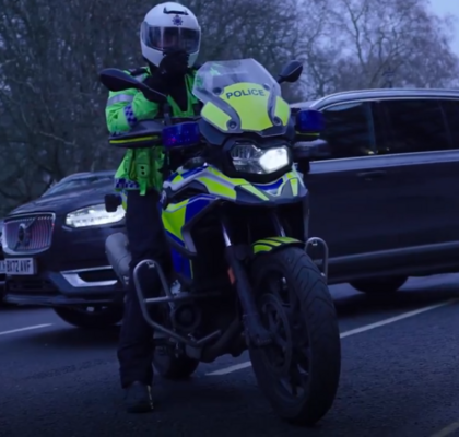Все средства хороши: лондонская полиция использует дроны и электромотоциклы для поимки грабителей