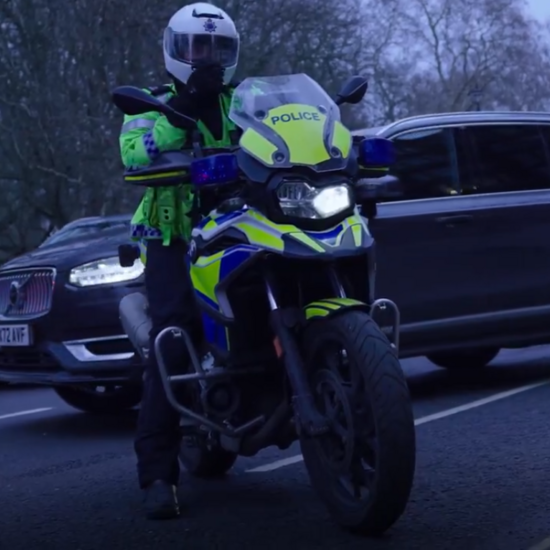 Все средства хороши: лондонская полиция использует дроны и электромотоциклы для поимки грабителей