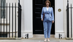 Экономика падает, безработица растет: что выяснилось из весеннего заявления Рейчел Ривз 