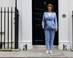 Экономика падает, безработица растет: что выяснилось из весеннего заявления Рейчел Ривз 