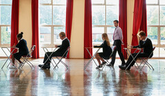 Британским школьникам продолжат выдавать вспомогательные материалы на экзаменах GCSE