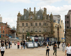 «Линк-ап» и водные пистолеты: собрания подростков в Бирмингеме беспокоят взрослых