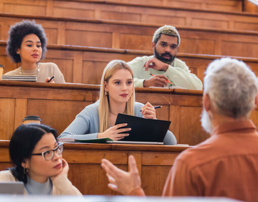 Университеты Англии будут штрафовать за ограничение свободы слова преподавателей и спикеров