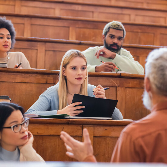Университеты Англии будут штрафовать за ограничение свободы слова преподавателей и спикеров