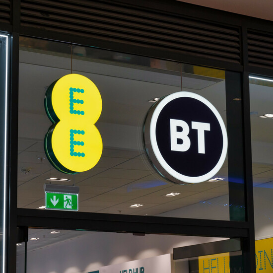 Медленно и с наценкой: британские мобильные операторы могут ограничить покрытие сетей