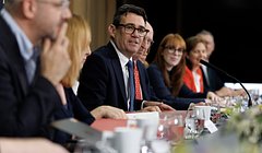 Лейбористы вернулись на лидирующую позицию в опросах общественного мнения